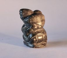 INUIT SKULPTUR, KNIEENDE MUTTER MIT KIND, KANADA, VINTAGE.