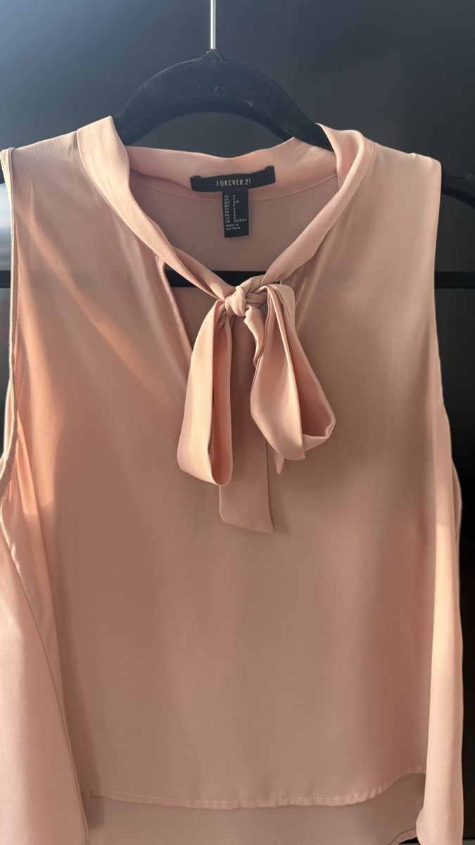 Camicette: Forever 21 Beige Blouse with Neck Tie – Usato da zug venduto da Inaar 2