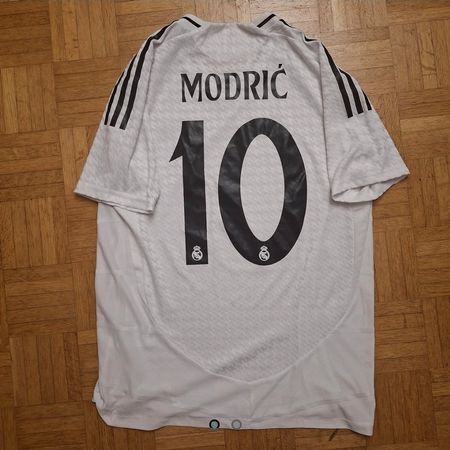 Real Madrid Heimtrikot 24/25 #10 Modric in Grösse M