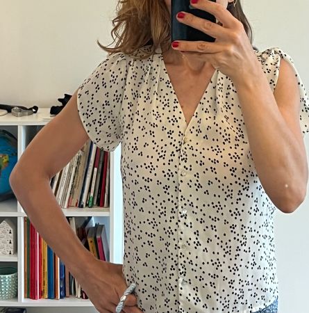 Sommer Bluse süss und elegant Grösse 36; Versand 2 CHF