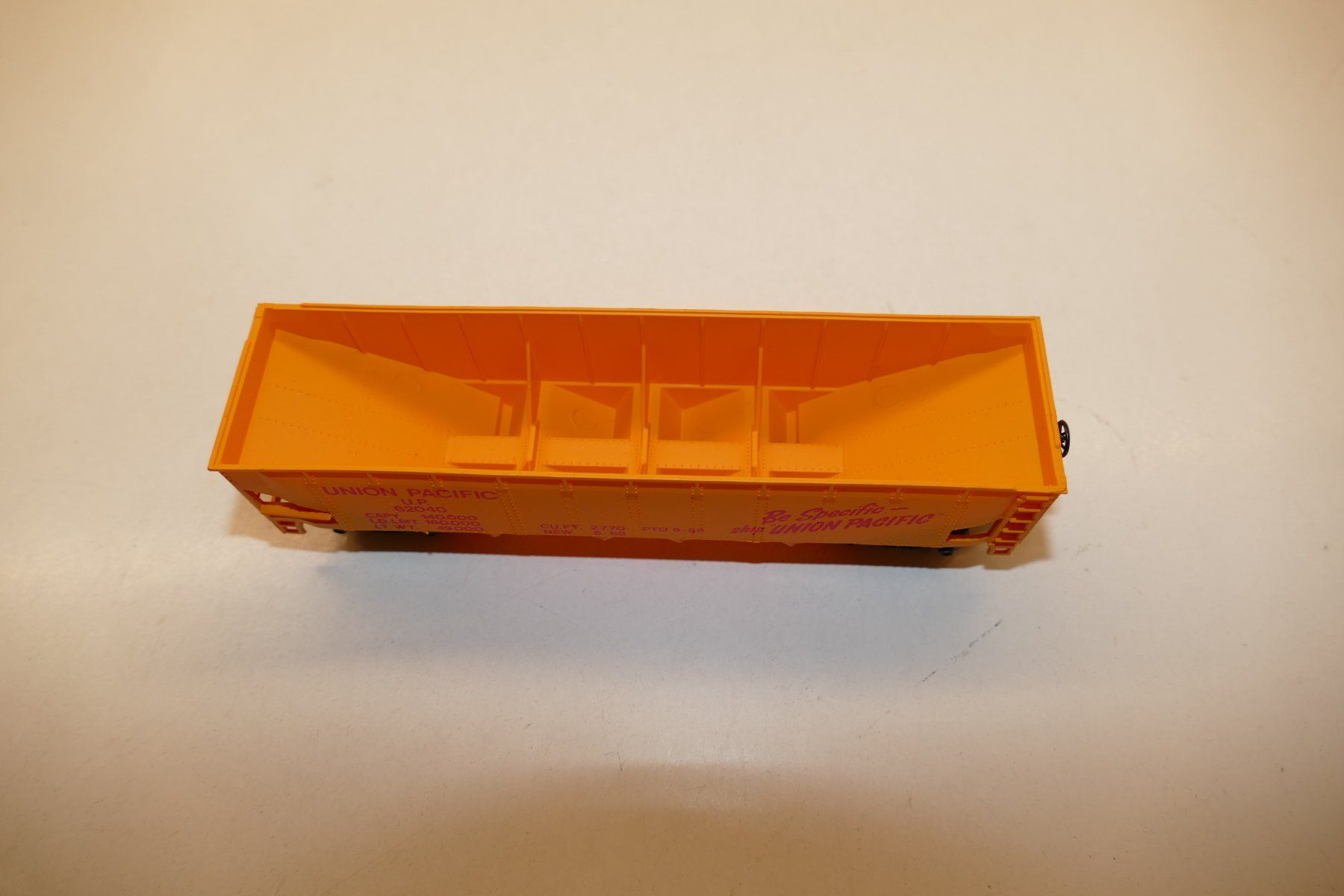 IHC Modelleisenbahnen: IHC H0: US Hopper Car Union Pacific – Neu und originalverpackt aus Niederhasli von rail-duerst 3