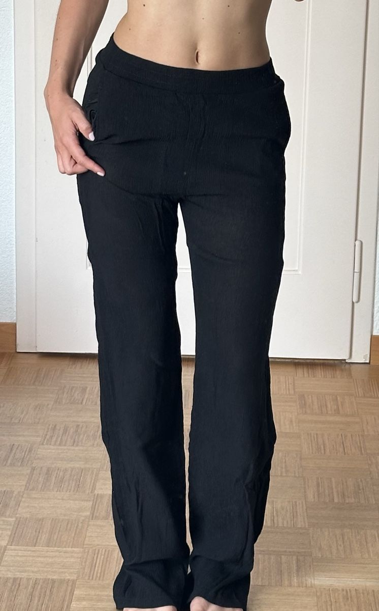 Bershka Hosen: Black Trousers size S  – Gebraucht aus Orvin von mboder 4
