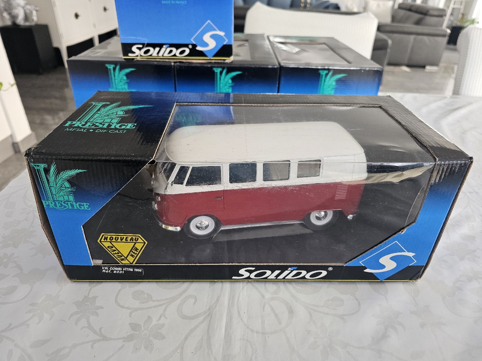 Volkswagen Modellini d'auto: VW T1 Combi Modelaito Solido Prestige 1:18 – Nuovo (secondo la descrizione) da Obergerlafingen venduto da Deluxepoint