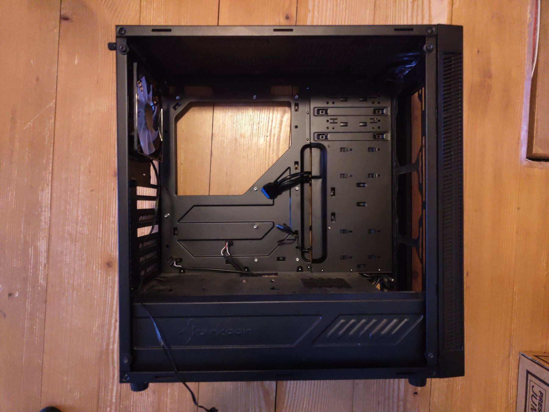 Sharkoon Custodie: Sharkoon PC Case Gehäuse – Usato da Bäretswil venduto da jos_qk78 1