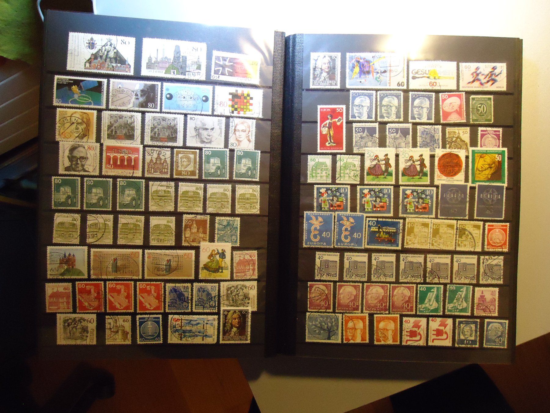 Tutti i francobolli: Briefmarken Briefmarkenalbum – Usato da Hinterkappelen venduto da Roku5 4