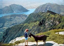 MONTE GENEROSO Mädchen mit Ziege