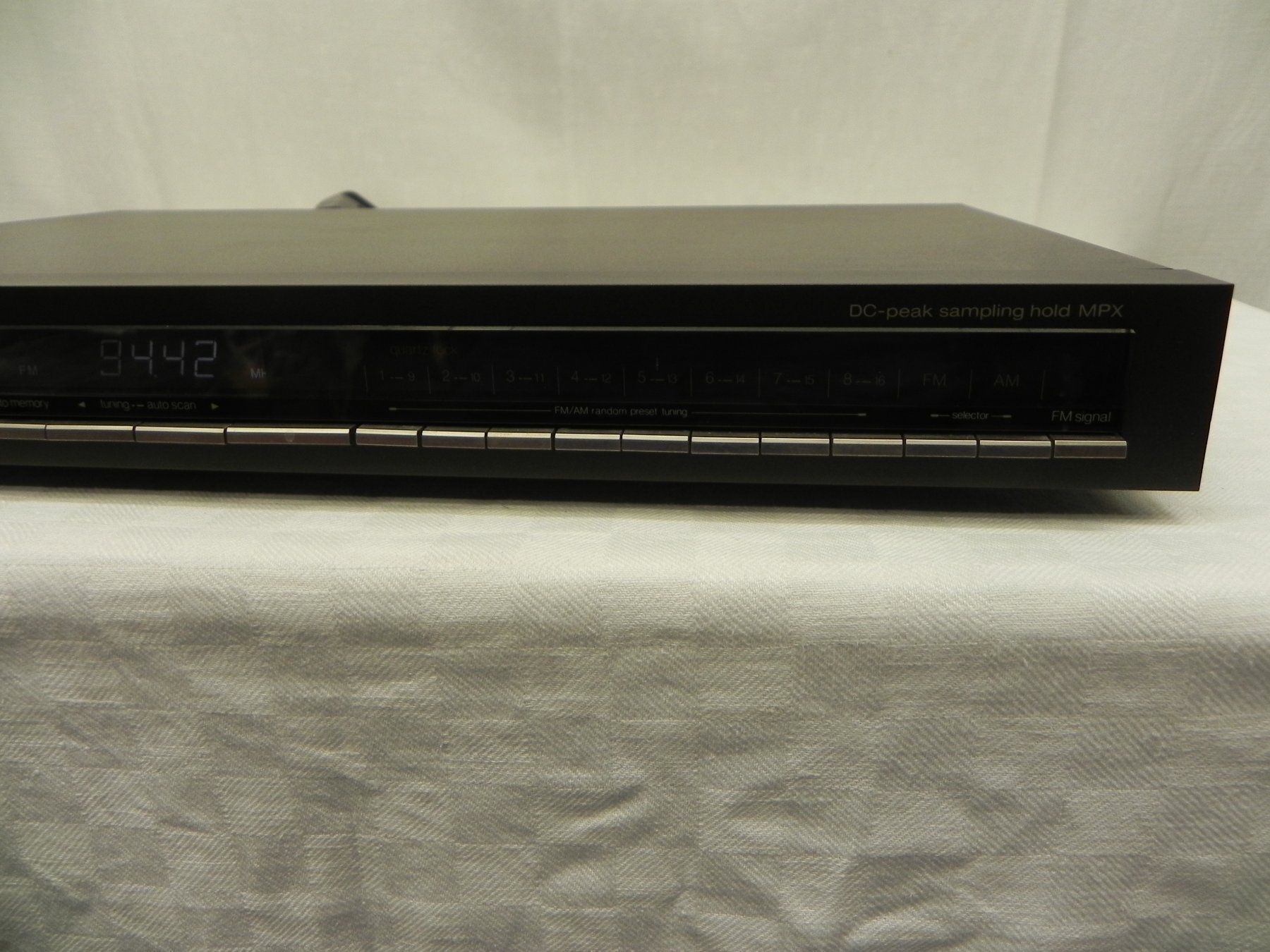 Technics Radio: Technics ST-S6 Tuner – Usato da Basel venduto da Life-Style-Art 2