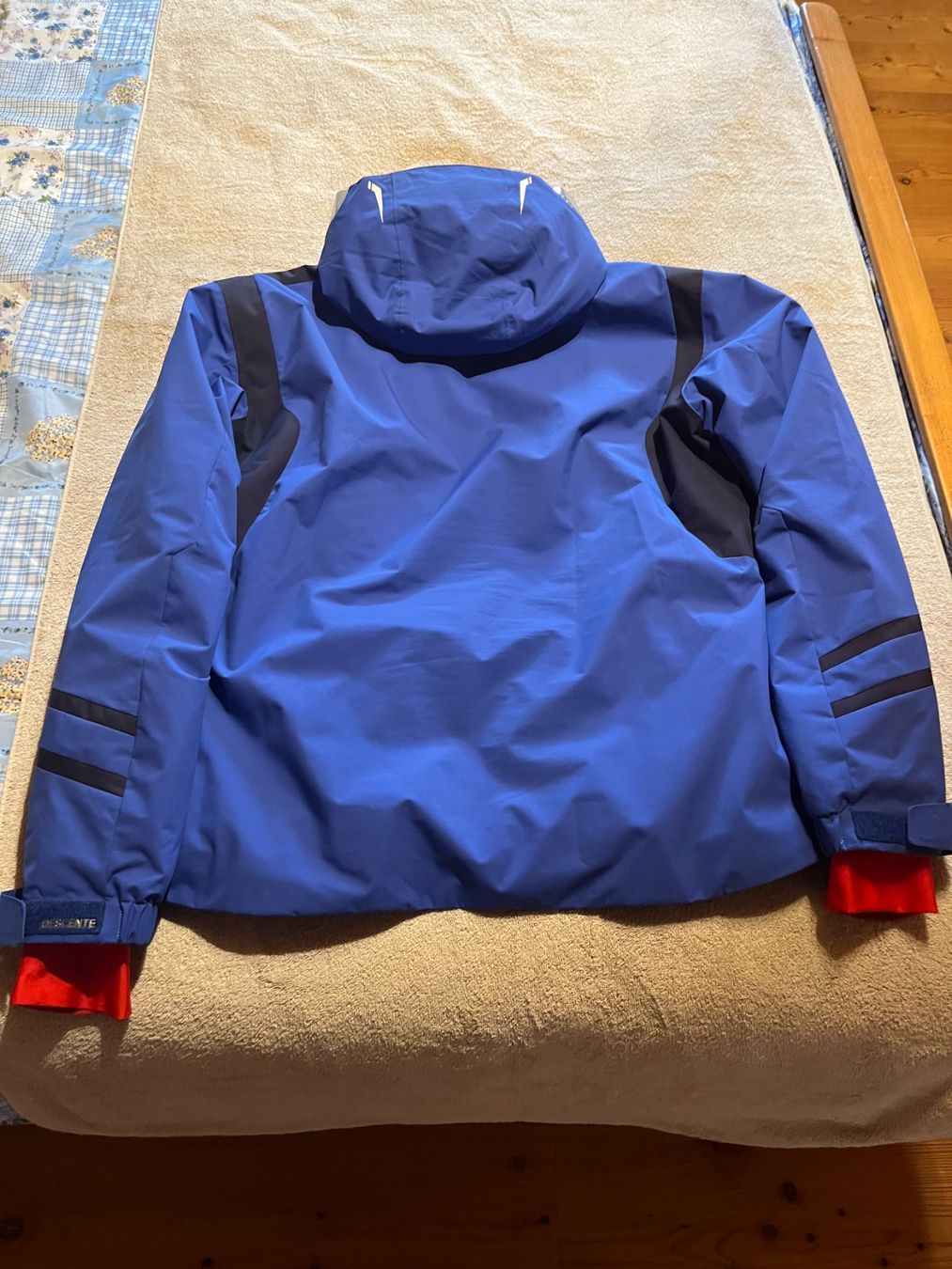 Costumes: Ensemble de ski "DESCENTE" compétition – D'occasion à Val-d'Illiez par del_6lmm 1