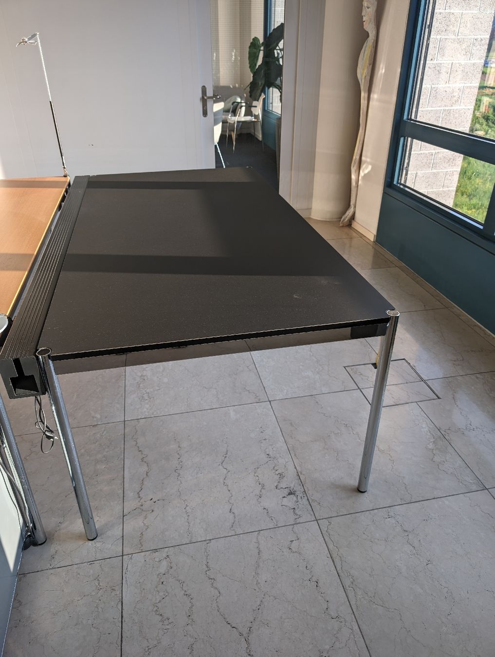 USM Scrivanie: USM Bürotisch 200cm – Usato da Lüterkofen venduto da cresta-cot 1