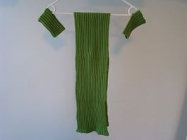Schal hellgrün gestrickt, Hanteli mit Oeffnung für Daumen