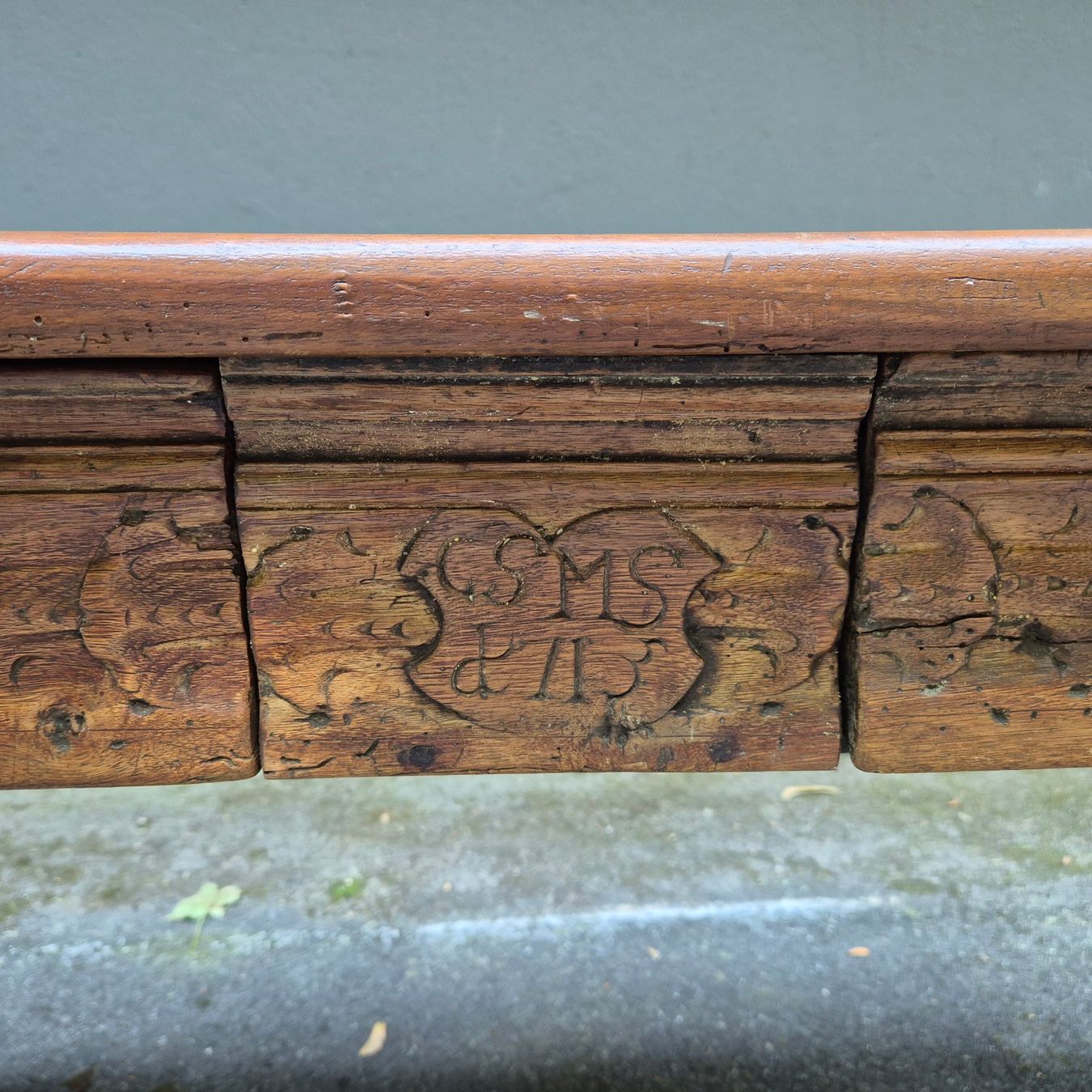Tische: Nussbaumtisch von 1713 – Gebraucht aus Luzern von Louis-XVI 4
