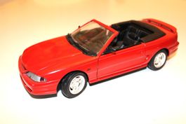Ford Mustang GT Convertible SN95 1994-1998 Modellauto 1:18