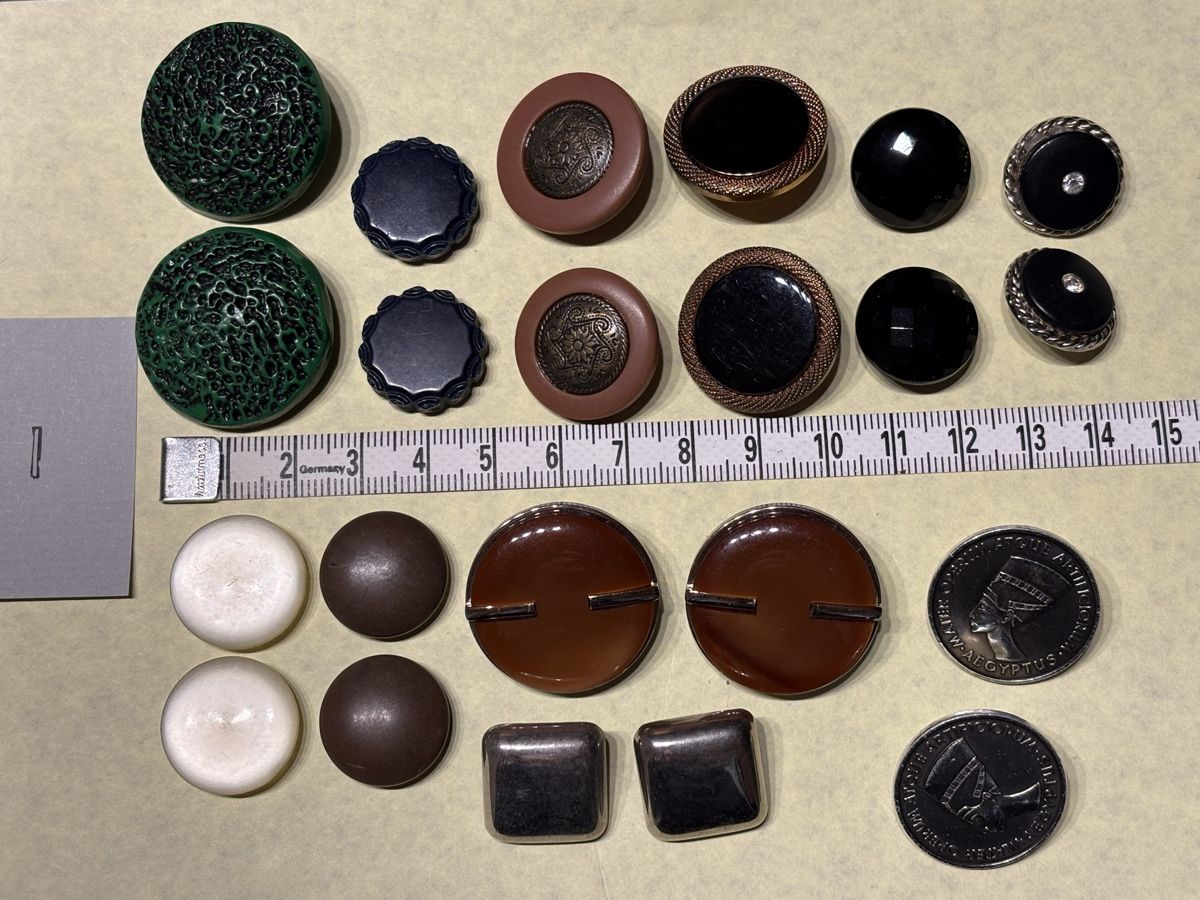 Boutons: Div. Nähknöpfe 11 x 2er Set – D'occasion à Rümlang par BoutiqueMonique16