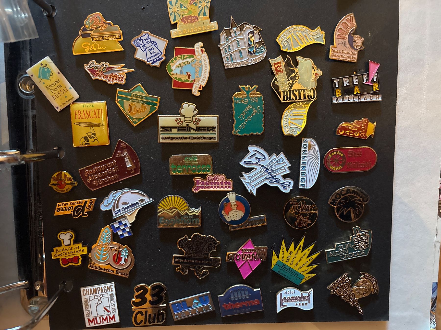 Placchette & Badge: Pins Restaurants etc. – Usato da Lützelflüh-Goldbach venduto da NicoleL.