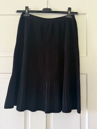Schwarzer MaxMara Studio Faltenrock, Grösse M, neuwertig