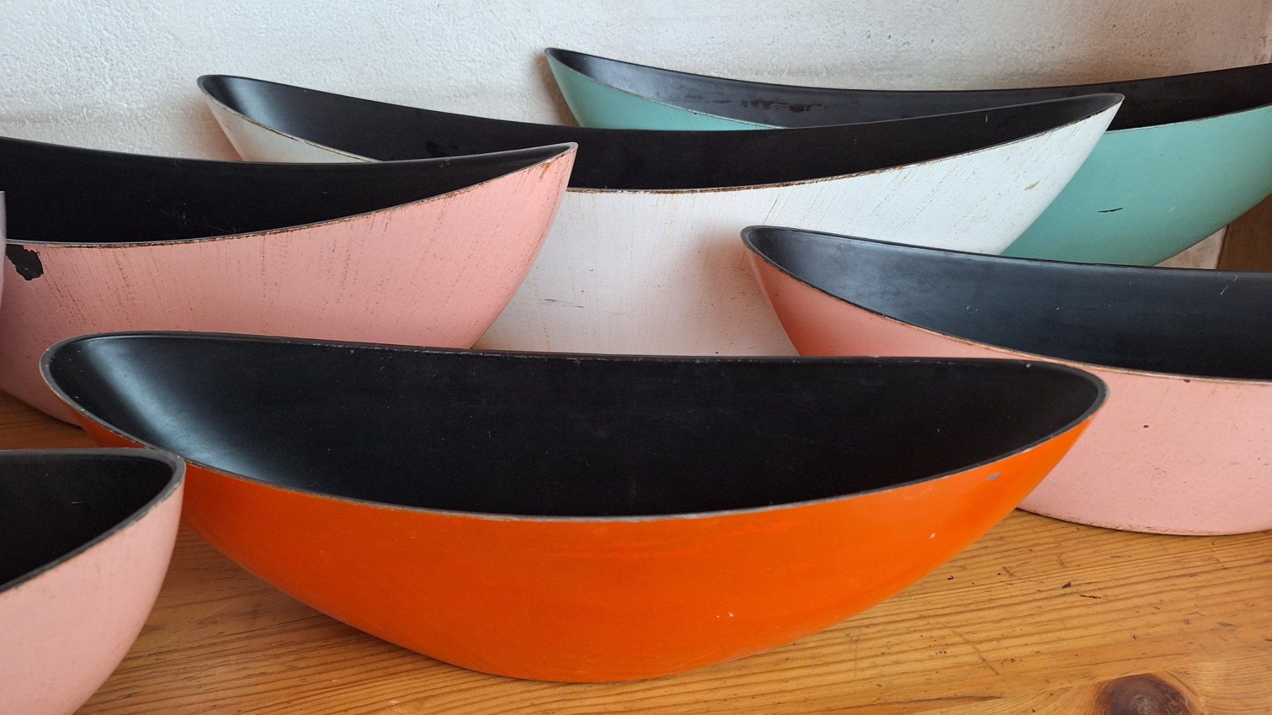 Vasi per fiori: 7 Floristik - Gefässe "Schiffchen" Kunststoff , farbig – Usato da Arlesheim venduto da shopradl 2
