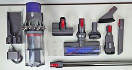 DYSON V10 - AKKU 100% NEU - viel Zubehör
