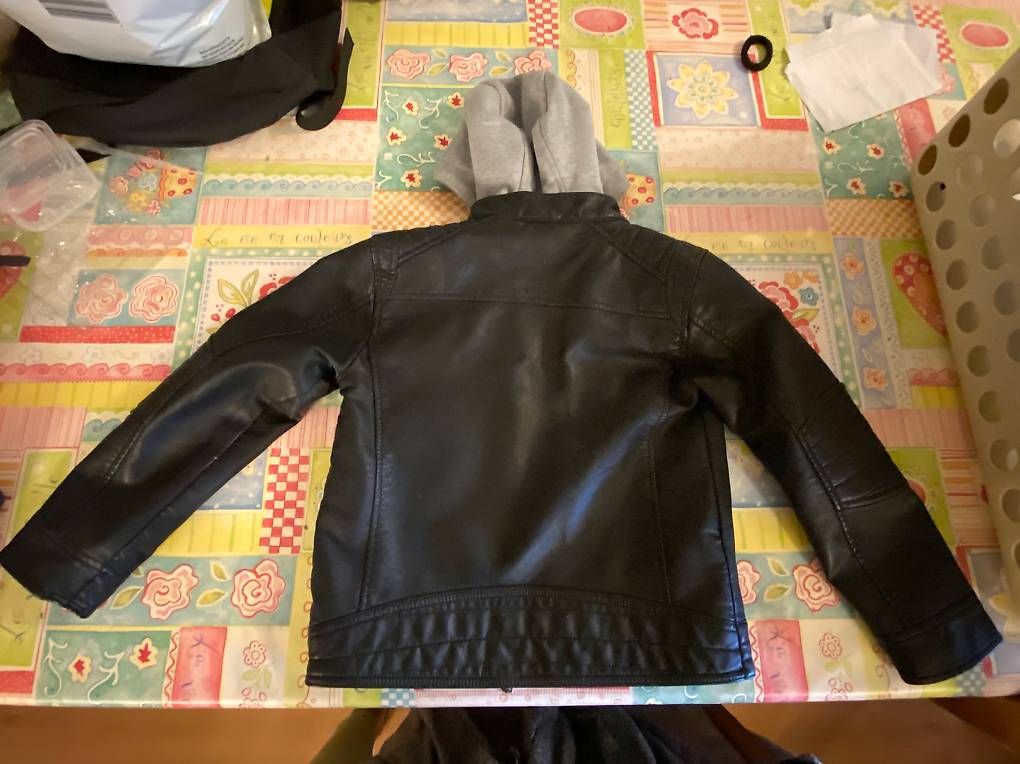 Giacche & Cappotti: Kunstlederjacke Gr. 128 – Usato da Ottikon b.Kemptth. venduto da Remeny7 2