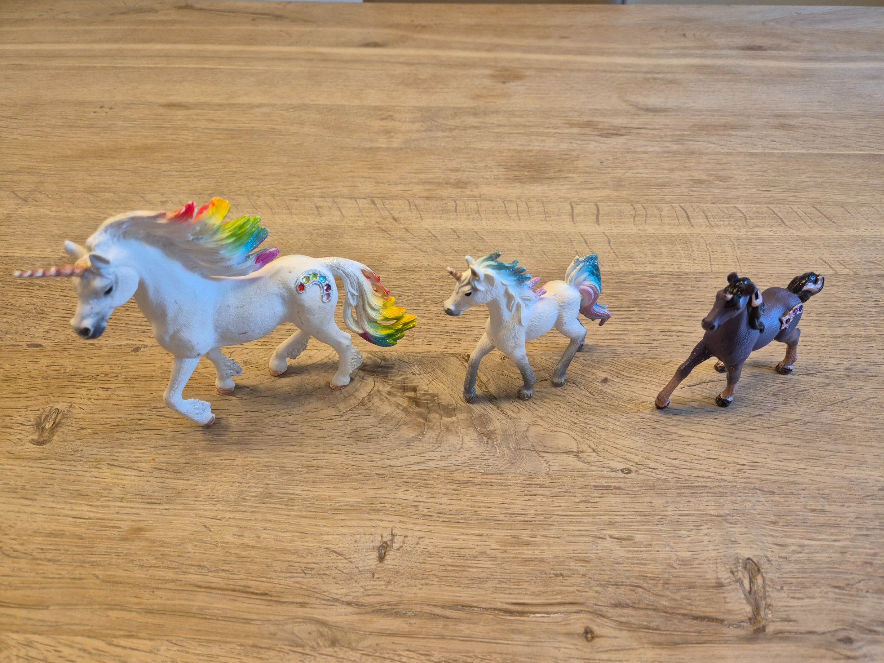 Schleich Giocattoli: Schleich Tier-Sammlung (9 Pferde + 3 Einhörner) – Usato da Thalwil venduto da Aljbaba 1