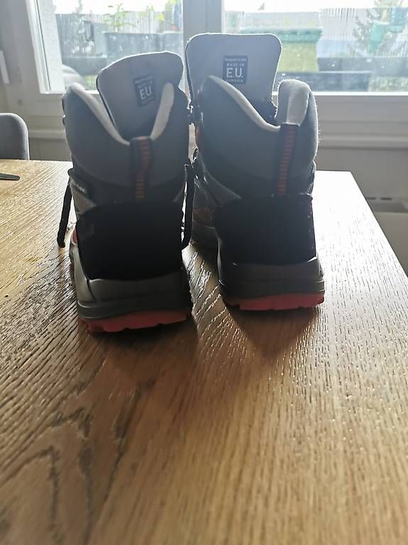 Chaussures garçon: Chaussure randonnée enfant taille 30  – D'occasion à Prilly par Tidusa 2