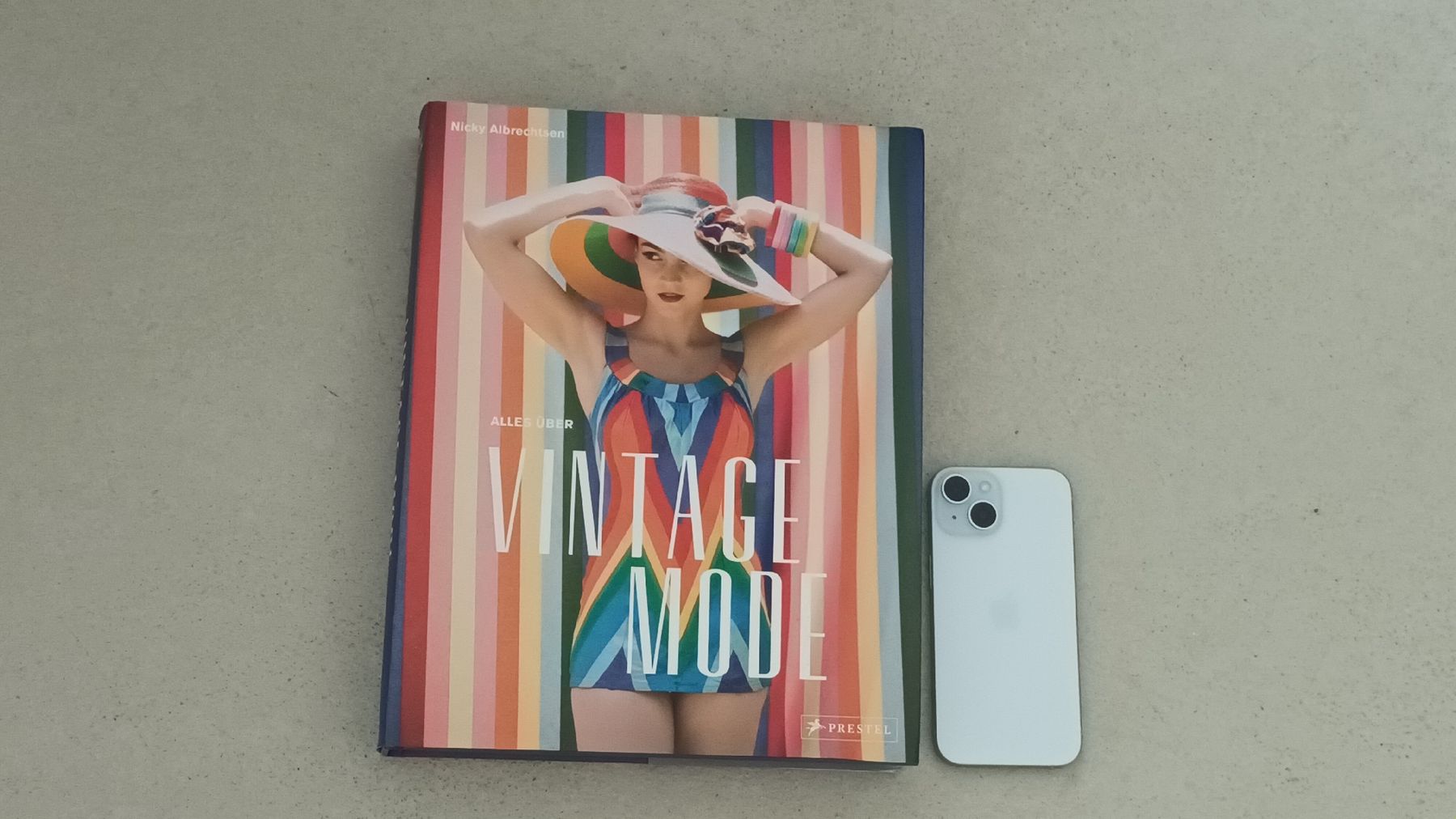 Libri: Vintage Mode Book by Nicky Albrecht, excellent condition – Usato da Horgen venduto da azita_q 4
