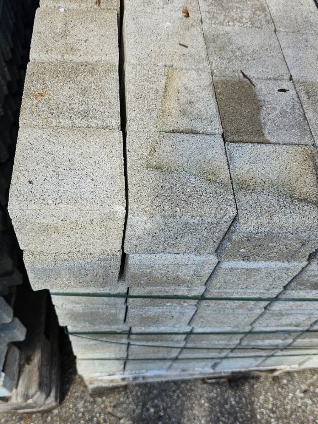 Pietre & tegole: Pflasterstein Stärke 8 cm Grau - Ca. 8 m2 – Usato da Diessenhofen venduto da Osio 1