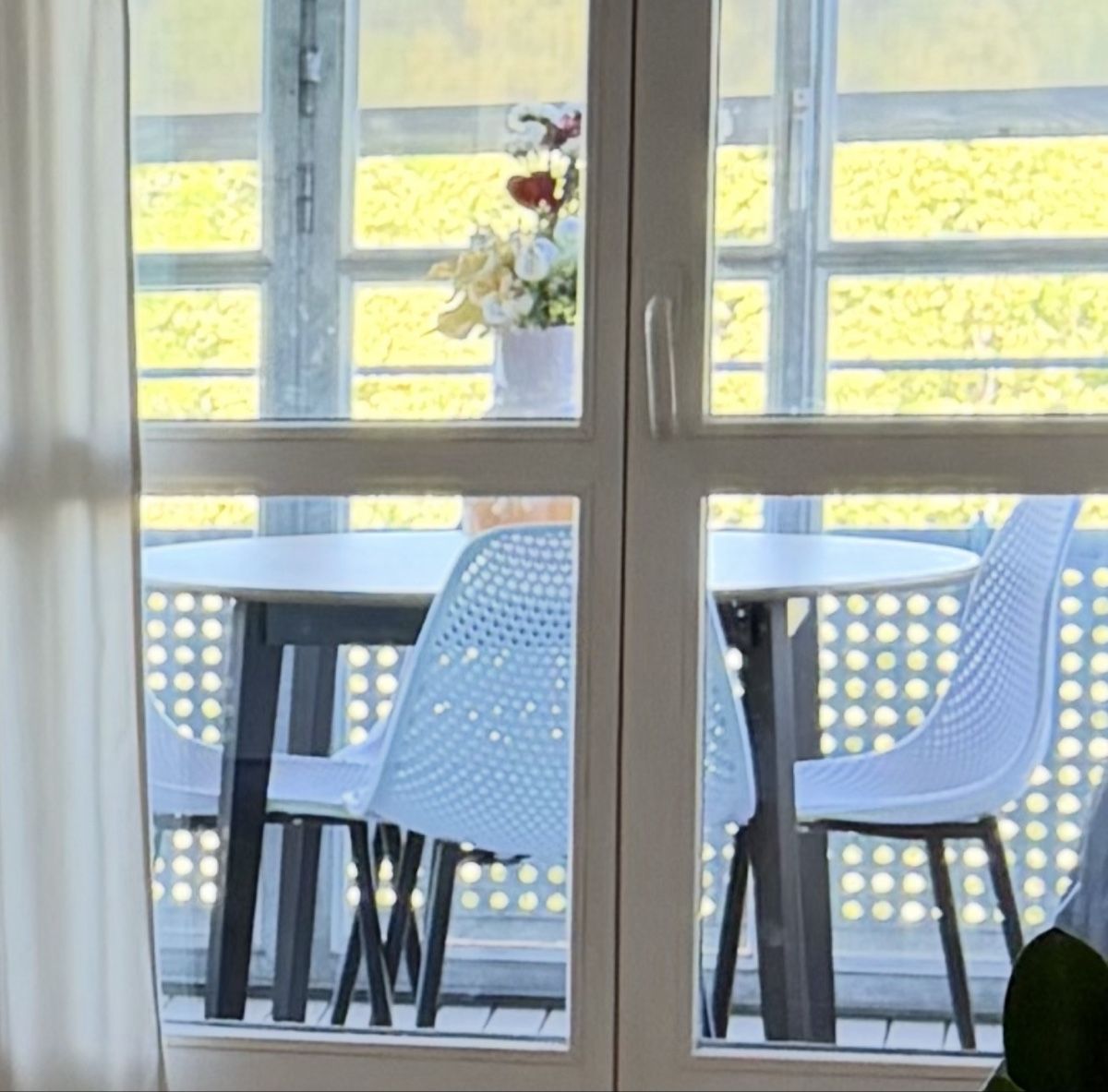 Tischset: Tisch + 4 Stühle – Gebraucht aus Niederwangen BE von KBL85