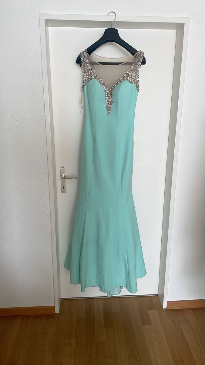 Kleider: Elegantes, mintfarbenes Abendkleid mit Steinen, Grösse S – Neu (gemäss Beschreibung) aus Neuhausen von humacagman