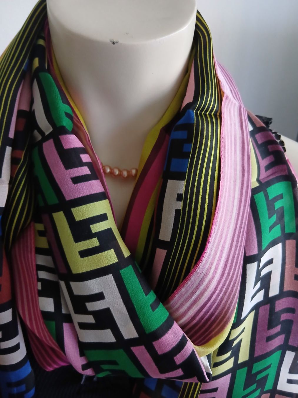 Foulard & Sciarpe: Seiden schal Neu – Usato da St.Gallen venduto da sendess 1