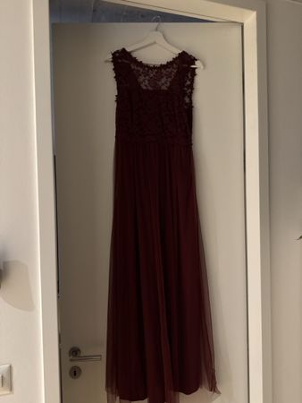 Abendkleid lang bordeaux mit Spitze ärmellos guter Zustand