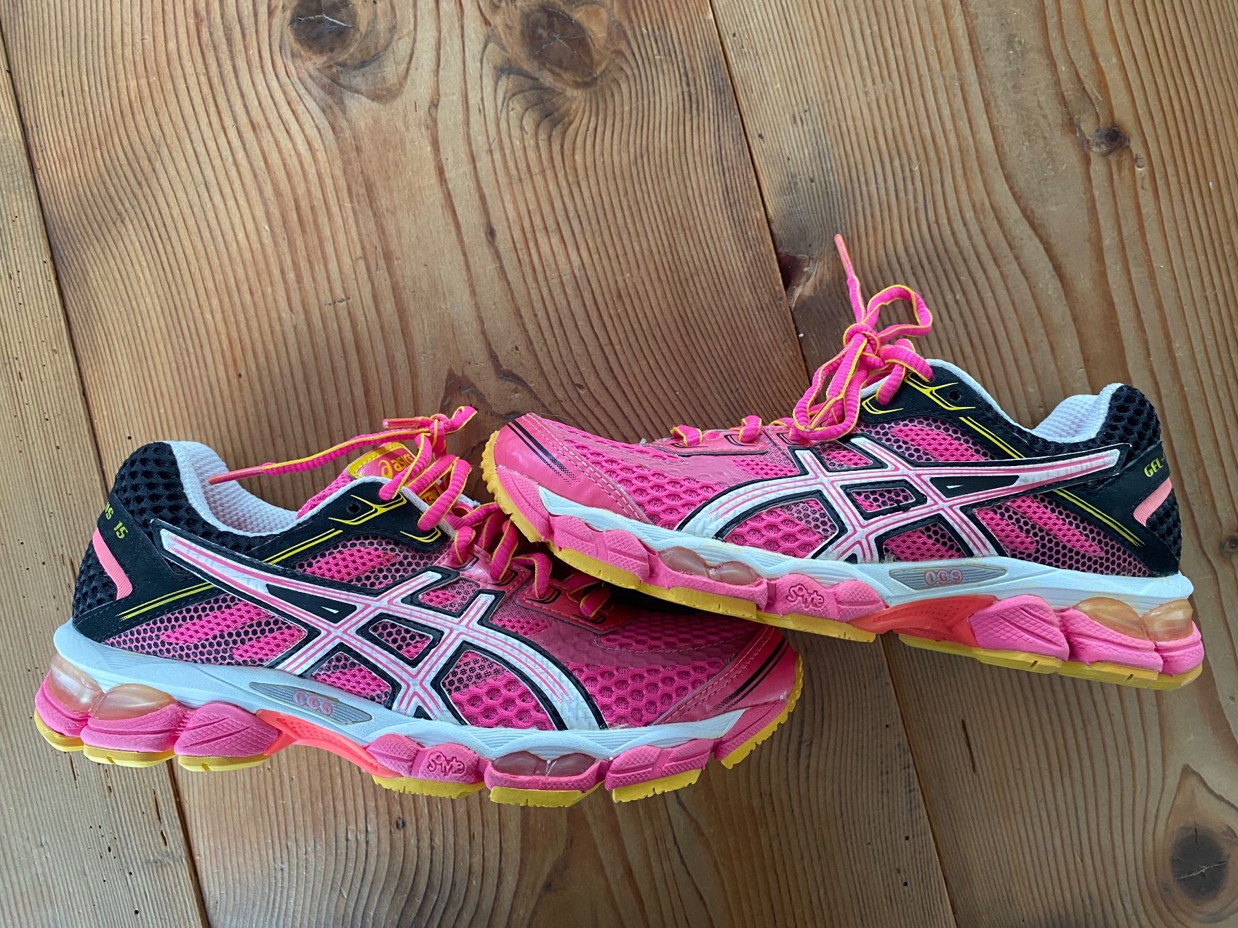 Asics Scarpe da donna: Asics Gel Cumulus 15 Grösse 37 – Nuovo (secondo la descrizione) da Malans GR venduto da merlot03 2