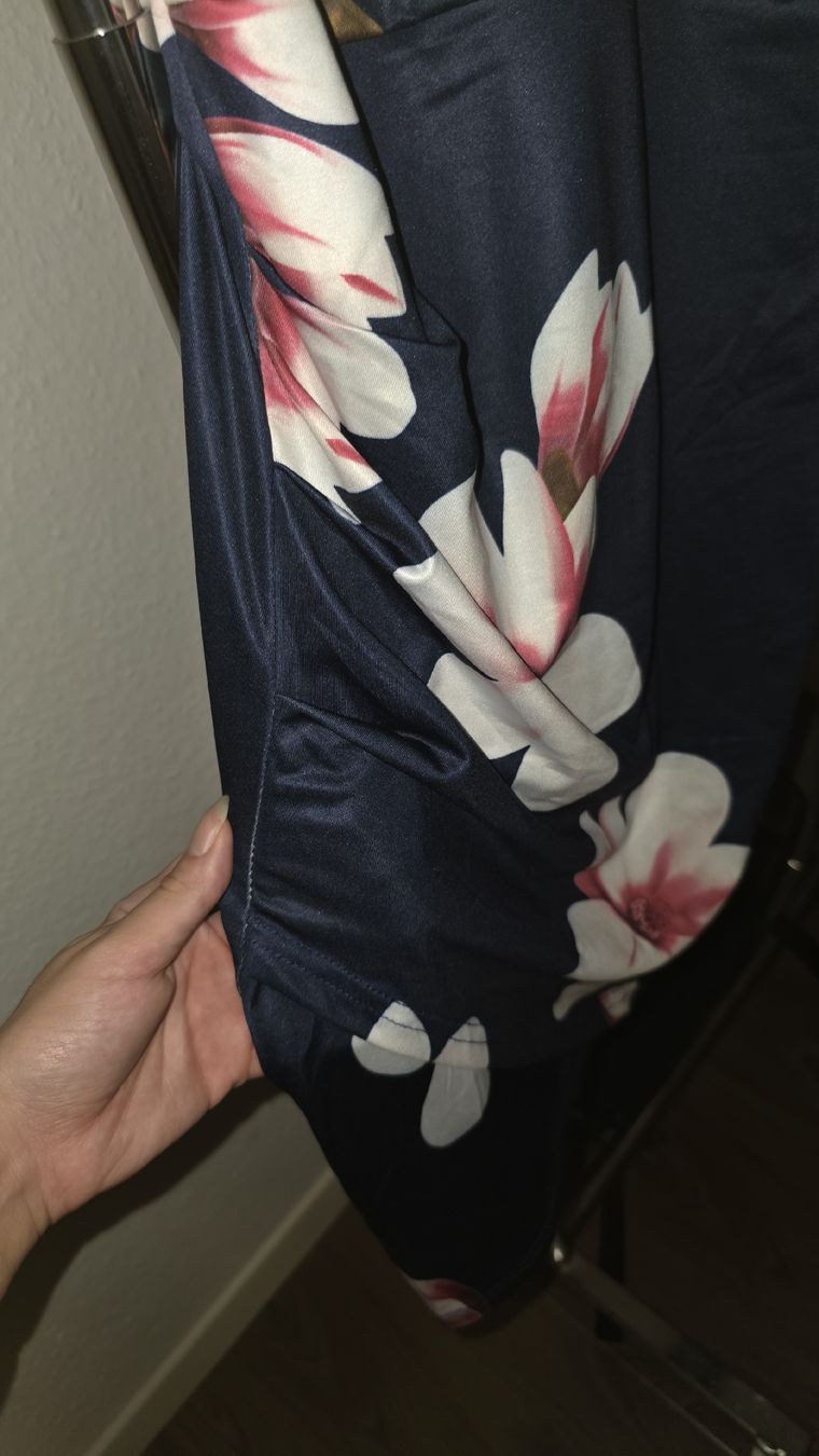 Kleider: Geblümtes Kleidchen aus feinem Stoff Gr. S – Neu (gemäss Beschreibung) aus Wetzikon ZH von secondhandsfashion 2