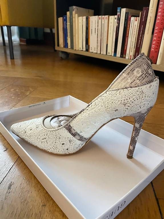 Guess Scarpe da donna: Chaussures Guess neuves taille 39 – Nuovo e nell'imballaggio originale da Fribourg venduto da mar_6syg