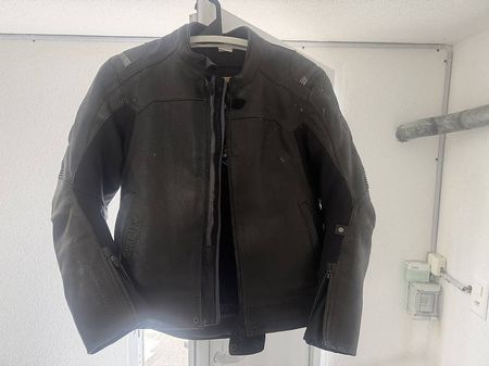 Motorradjacke und Hose