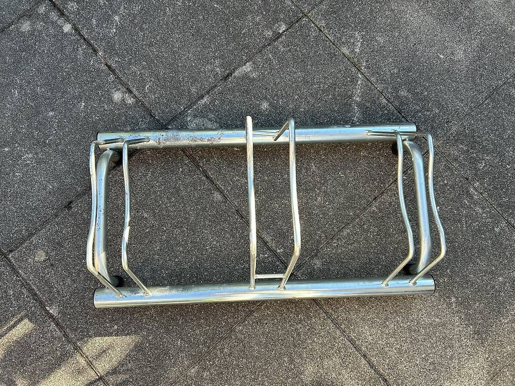 Cavalletti per biciclette: Velo Fahrrad Ständer – Usato da Winterthur venduto da Malaika5 1