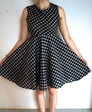 Cocktailkleid schwarz-weiss Karomuster