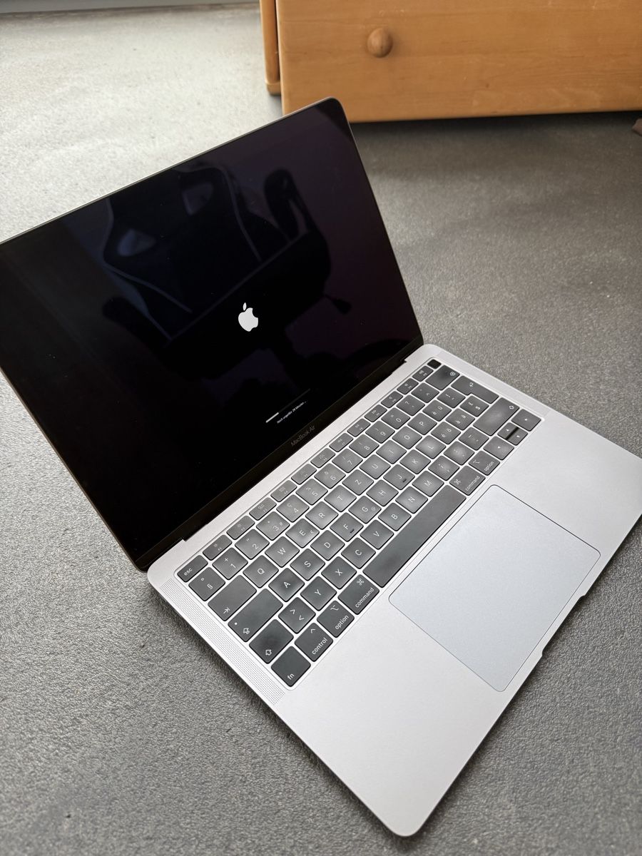 Apple Notebooks: Apple Macbook Air – Gebraucht aus Zeihen von Levims