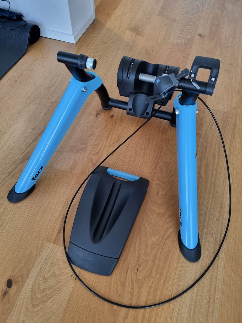 Tacx Hometrainer: Tacx Boost Bundle Rollentrainer inkl. Garmin Speed Sensor 2 – Gebraucht aus Eglisau von dmtdmt