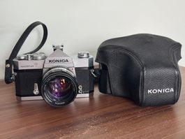 Konica Autoreflex T + Hexanon 57mm f/1.4 Objektiv