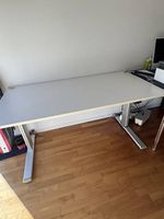 höhenverstellbarer Schreibtisch