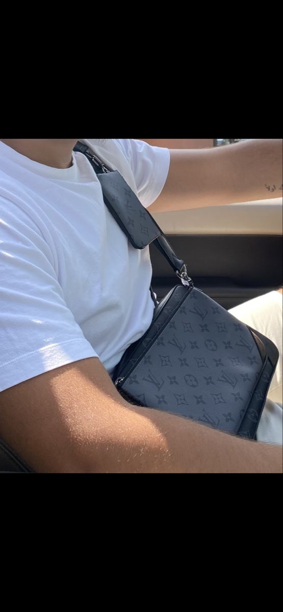Louis Vuitton Taschen: Louis Vuitton Trio Messenger M69443 – Monogram Eclipse – Gebraucht aus La Neuveville von yas_k6fj 2