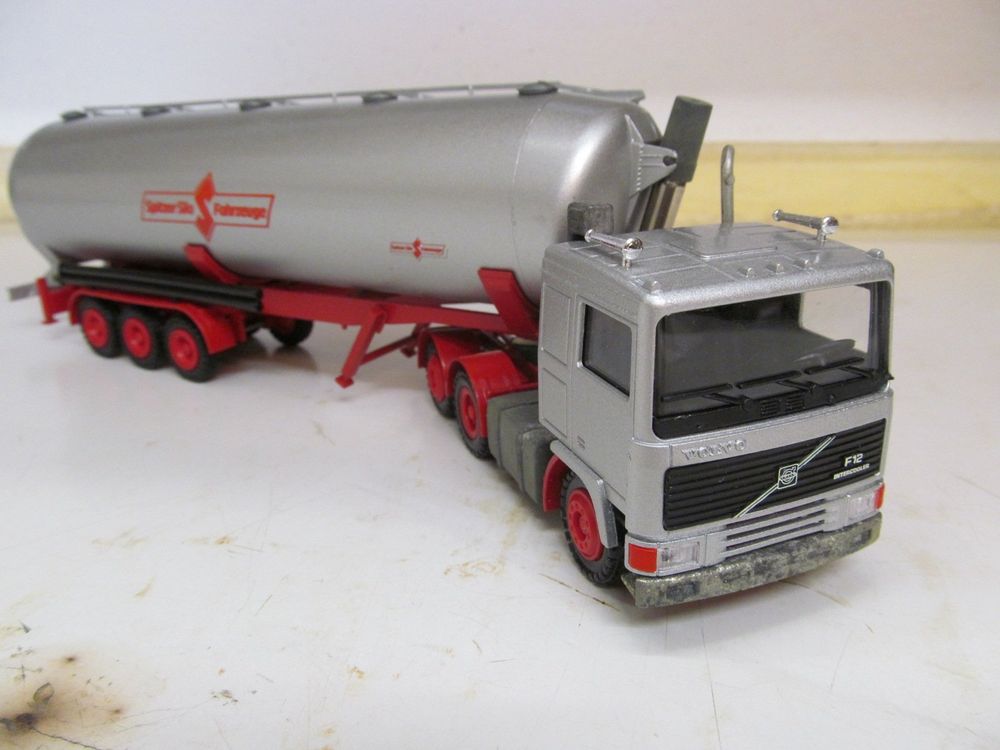 Miniature Volvo Porte-engin Conrad 1:50 – Rouge, Métal, Made In Germany
