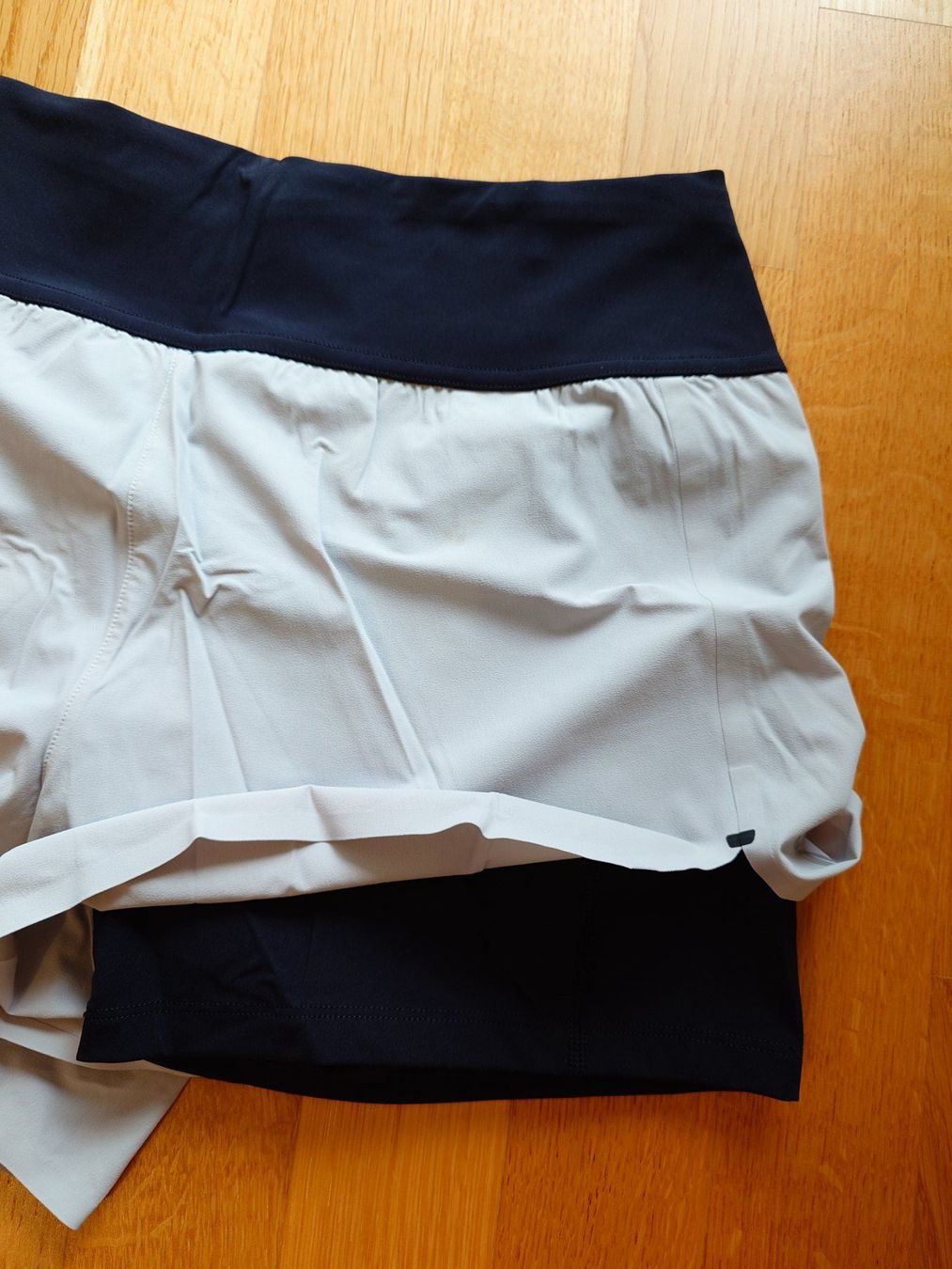 Hosen: On Running Shorts Damen Gr. S – Gebraucht aus Muri AG von komich4 1