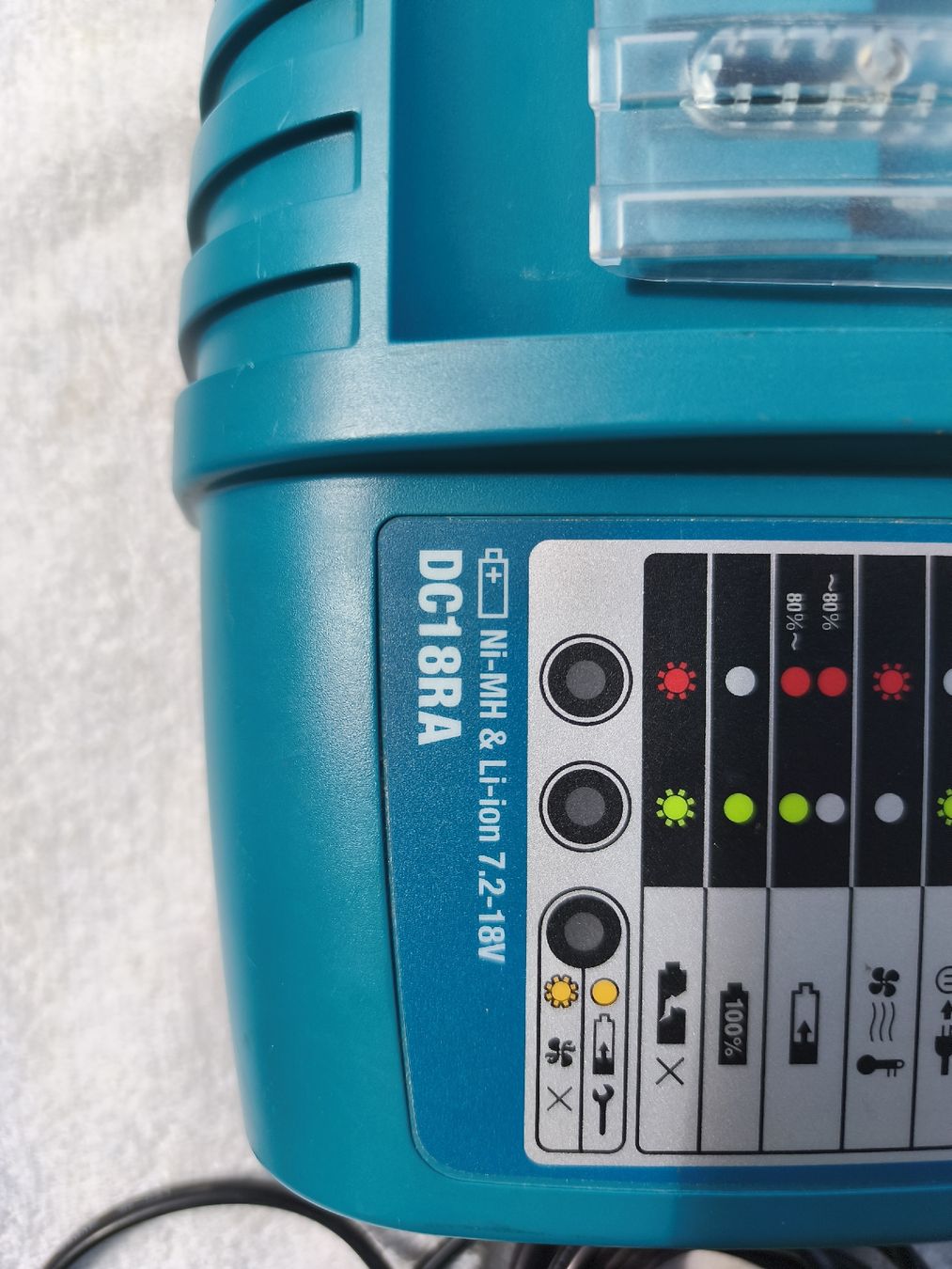 Makita Tutti gli attrezzi: Makita Ladegerät NEU  – Nuovo (secondo la descrizione) da Recherswil venduto da Sruscha58 1