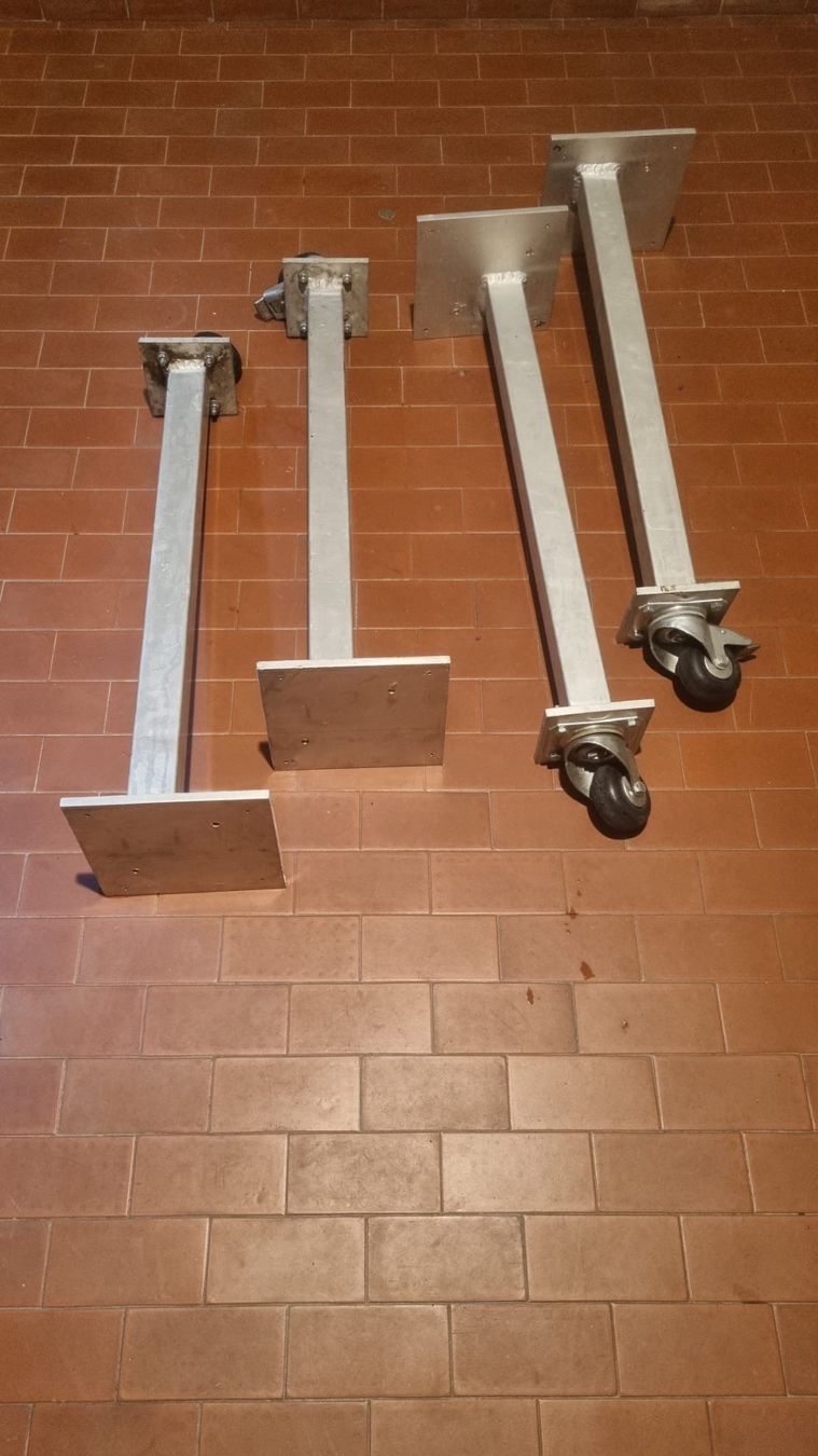 Sonstige Dekorationen & Accessoires: robuste Ständer mit Rollen Aluminium 4 Stk. – Gebraucht aus Oberengstringen von George0070 3