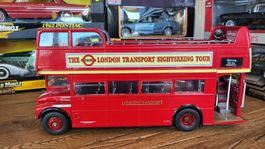 London Transport Routemaster Bus 1:24 SunStar