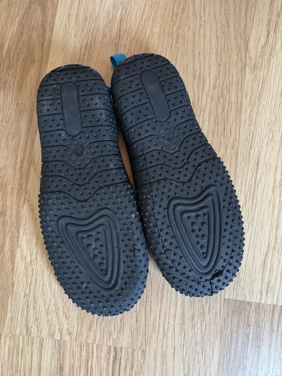 Schuhe für Jungen: Aquasplash Badeschuhe Grösse 33 – Gebraucht aus Thun von vamebi 2