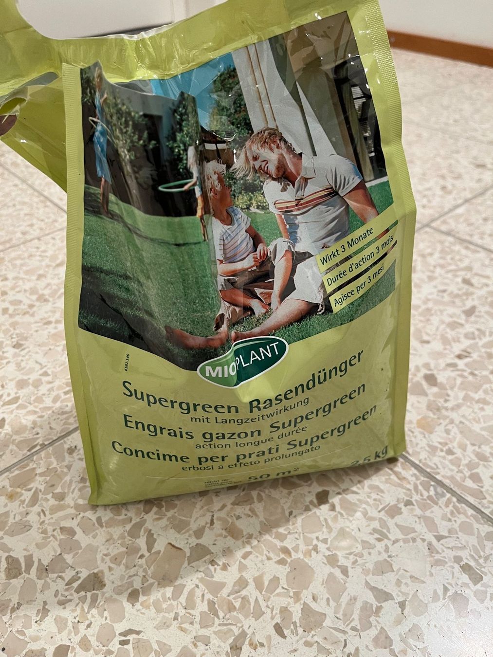Rasenmäher: Rasendünger 2.5 kg 50 m2 – Gebraucht aus Aeugst am Albis von Samothy
