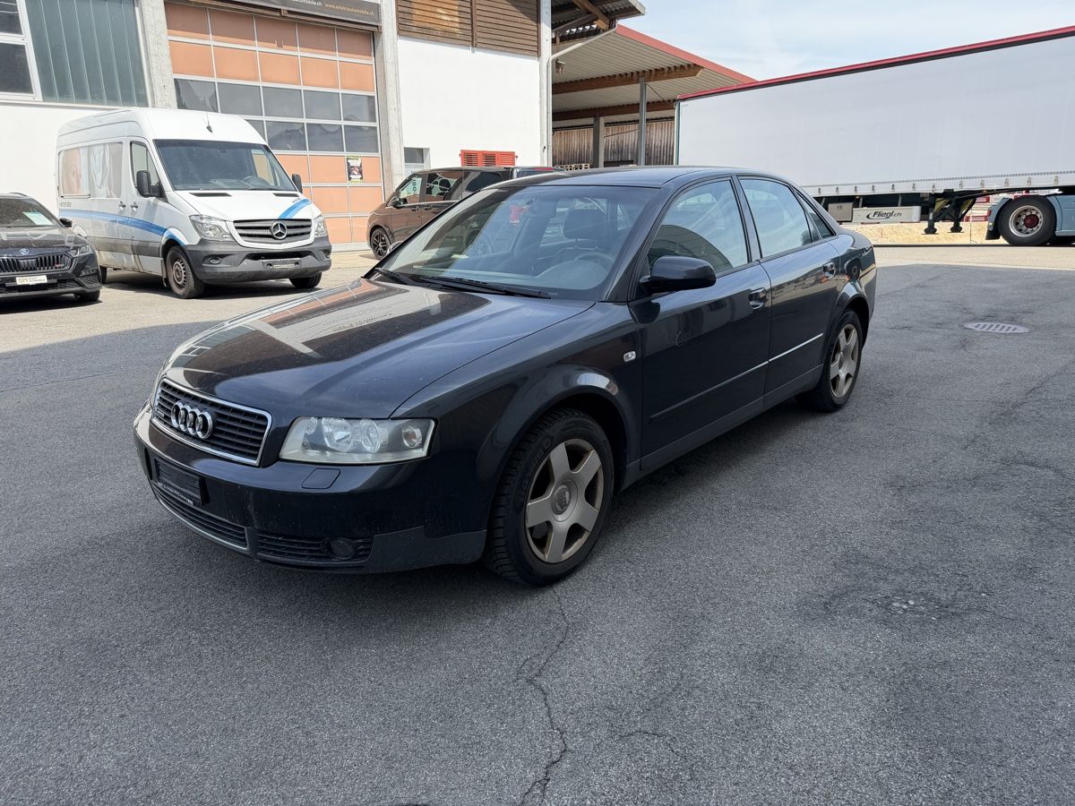 Audi Automobili: Audi A4 3.0 Benzin Automat Limousine schwarz Ab 1.- – Usato da Oberbüren venduto da slaki.ra
