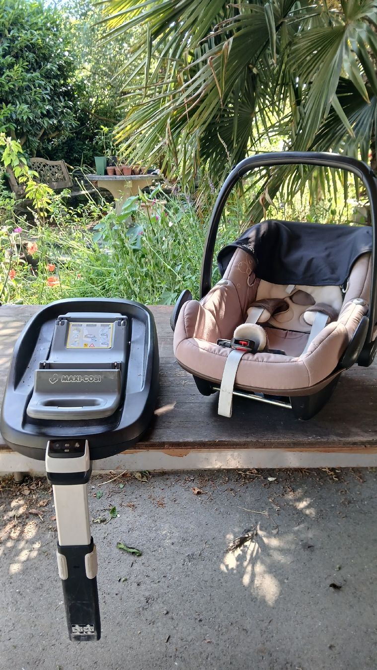 Maxi-Cosi Seggiolini per auto: Ein Maxicosi mit Untersatz – Usato da Lengnau BE venduto da Nat_cw5q